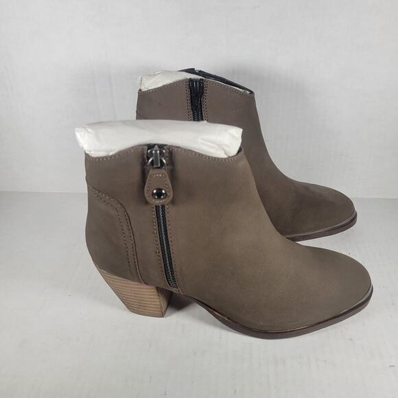 Diba Sequoia Classic Western Feminine Taupe Suede Block Heel Booties Size 7M - Picture 1 of 7